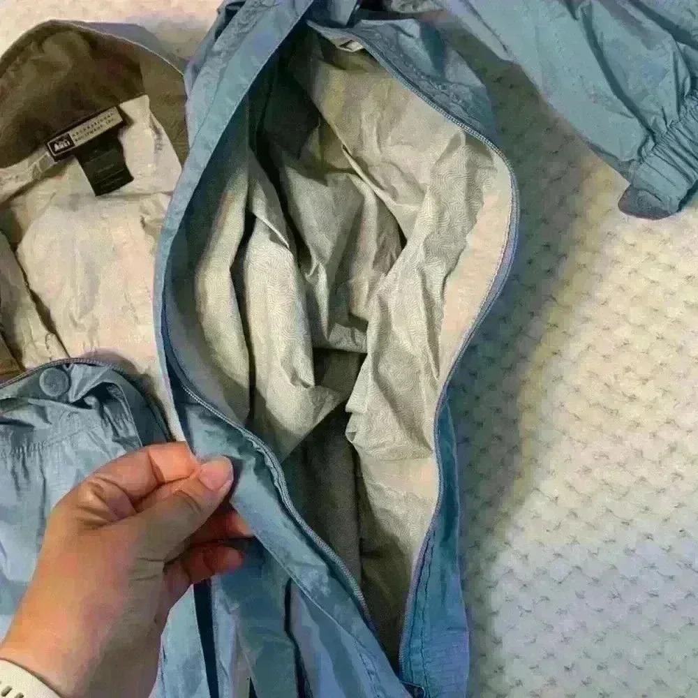 REI blue Raincoat sz M * flawed* hiking biking running camping outdoor canoeing - Picture 7 of 15
